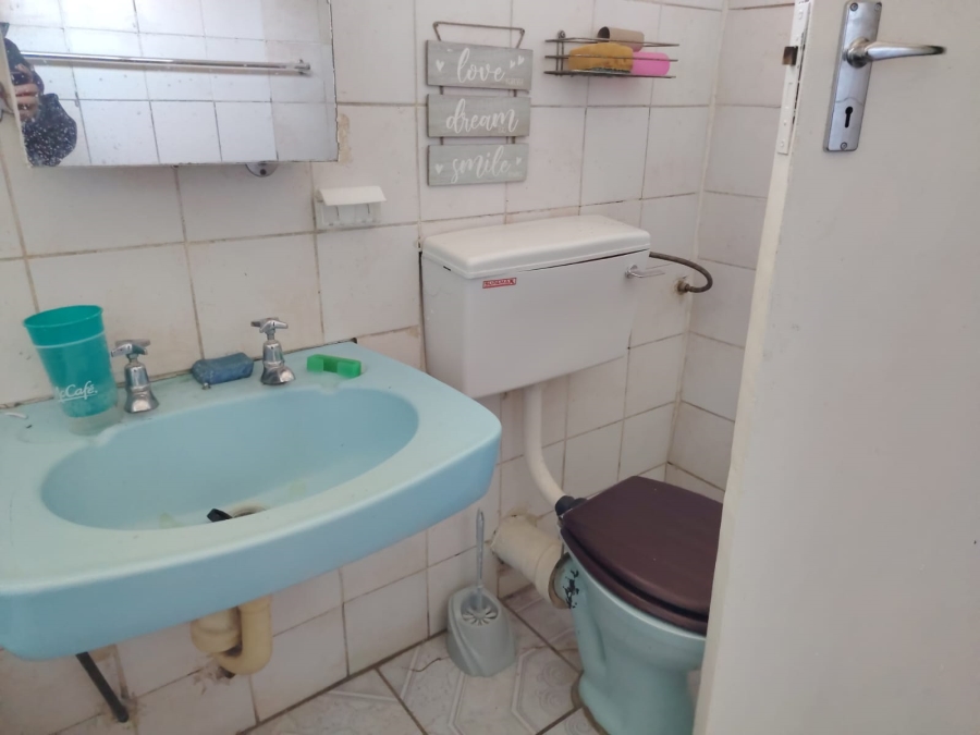 To Let 1 Bedroom Property for Rent in Oos Einde North West